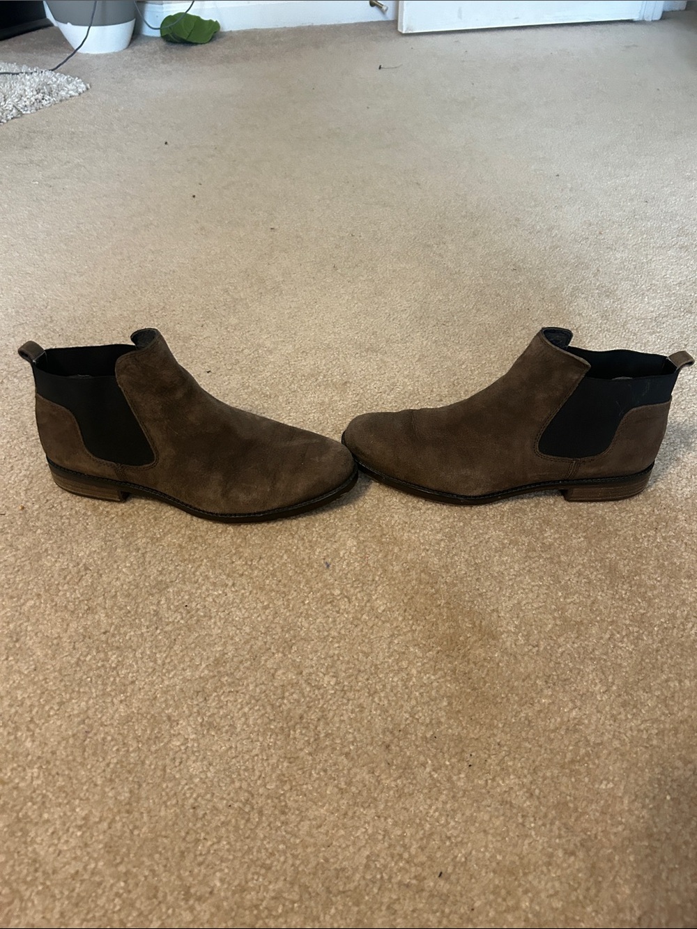 Franco Sarto Women’s Brown Suede Chukka Chelsea Boots. 9W - Picture 2 of 4
